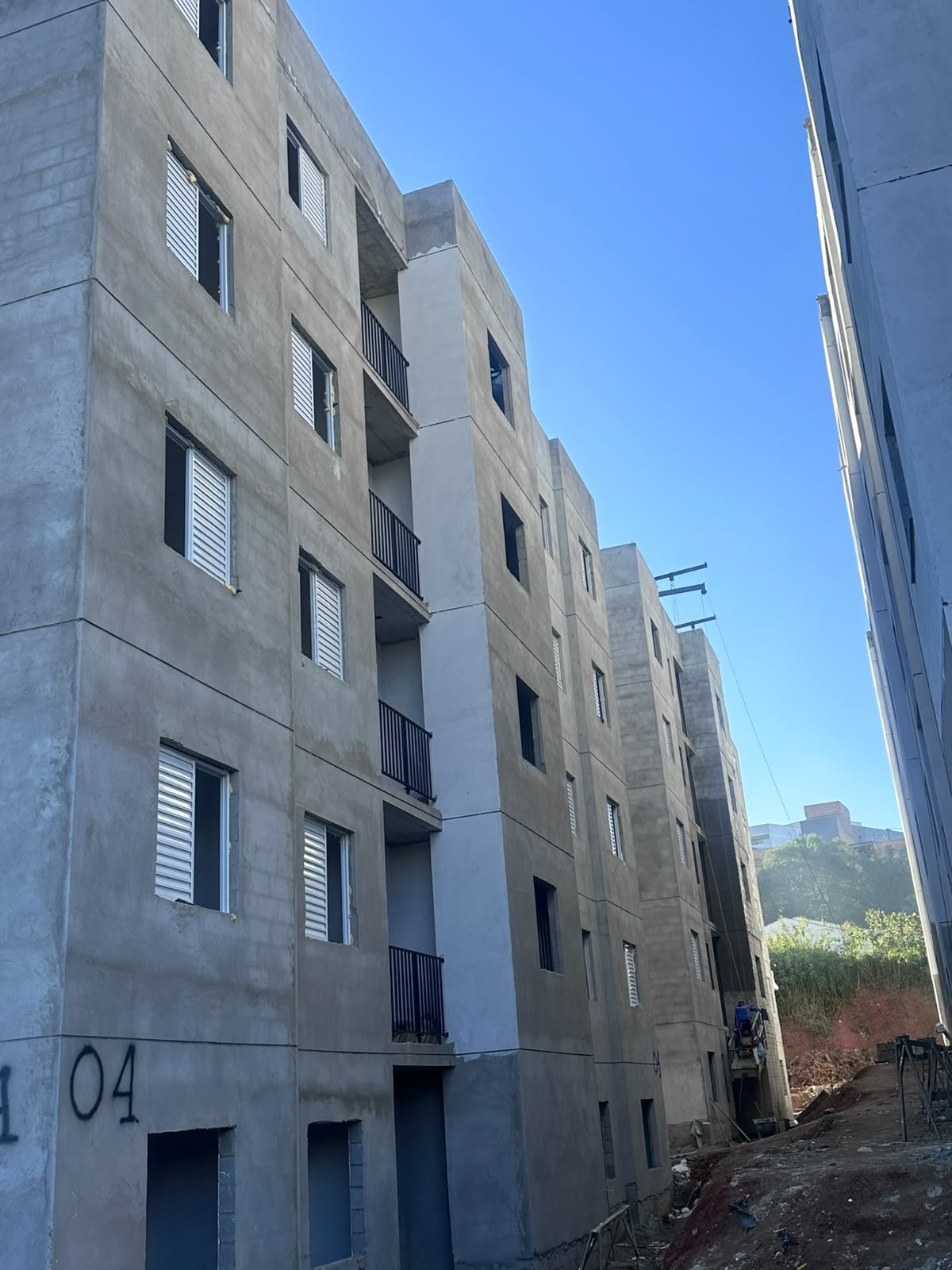 Obra MCMV Itapevi — instalação de esquadrias