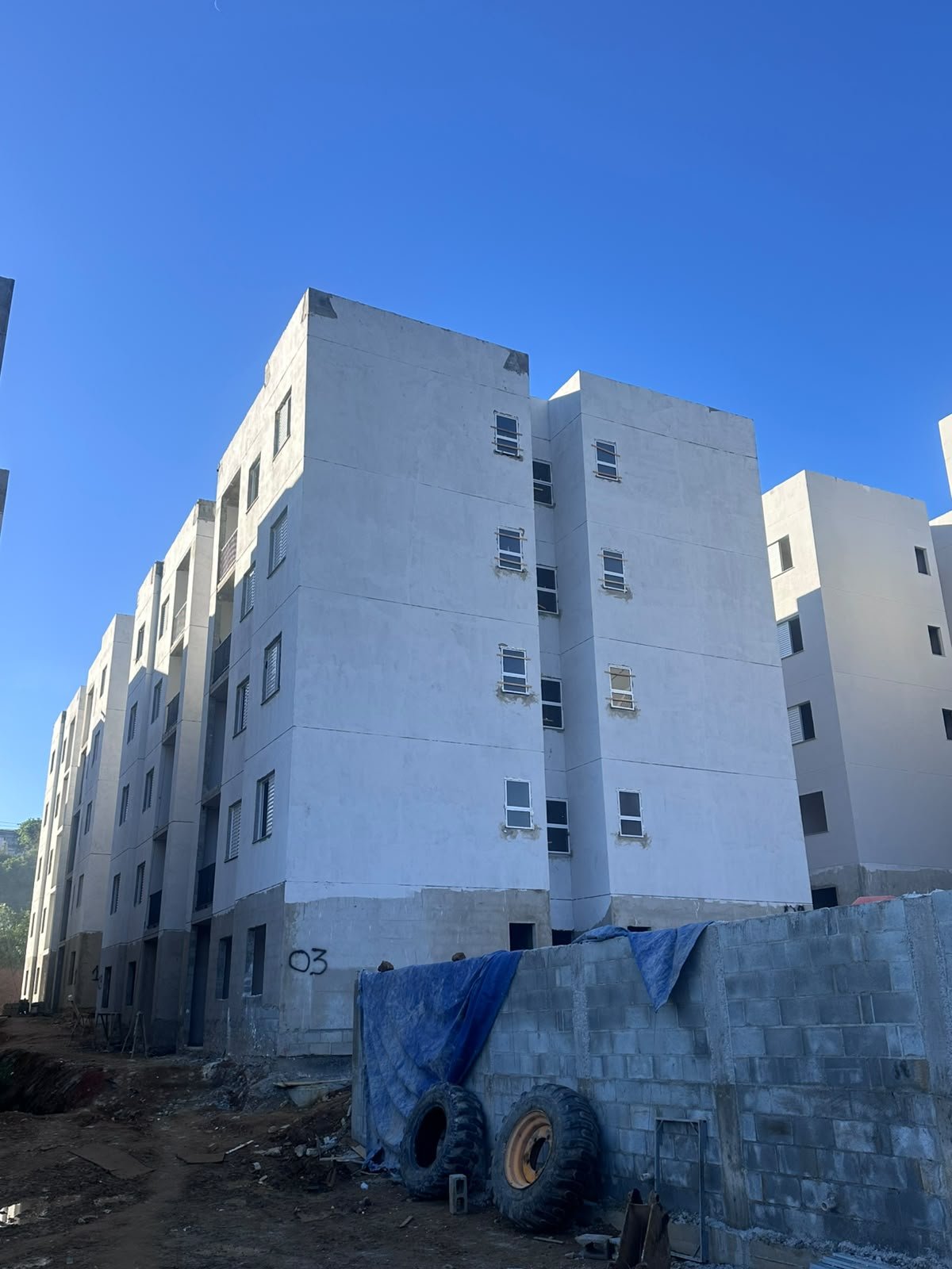 Obra MCMV Itapevi — instalação de esquadrias