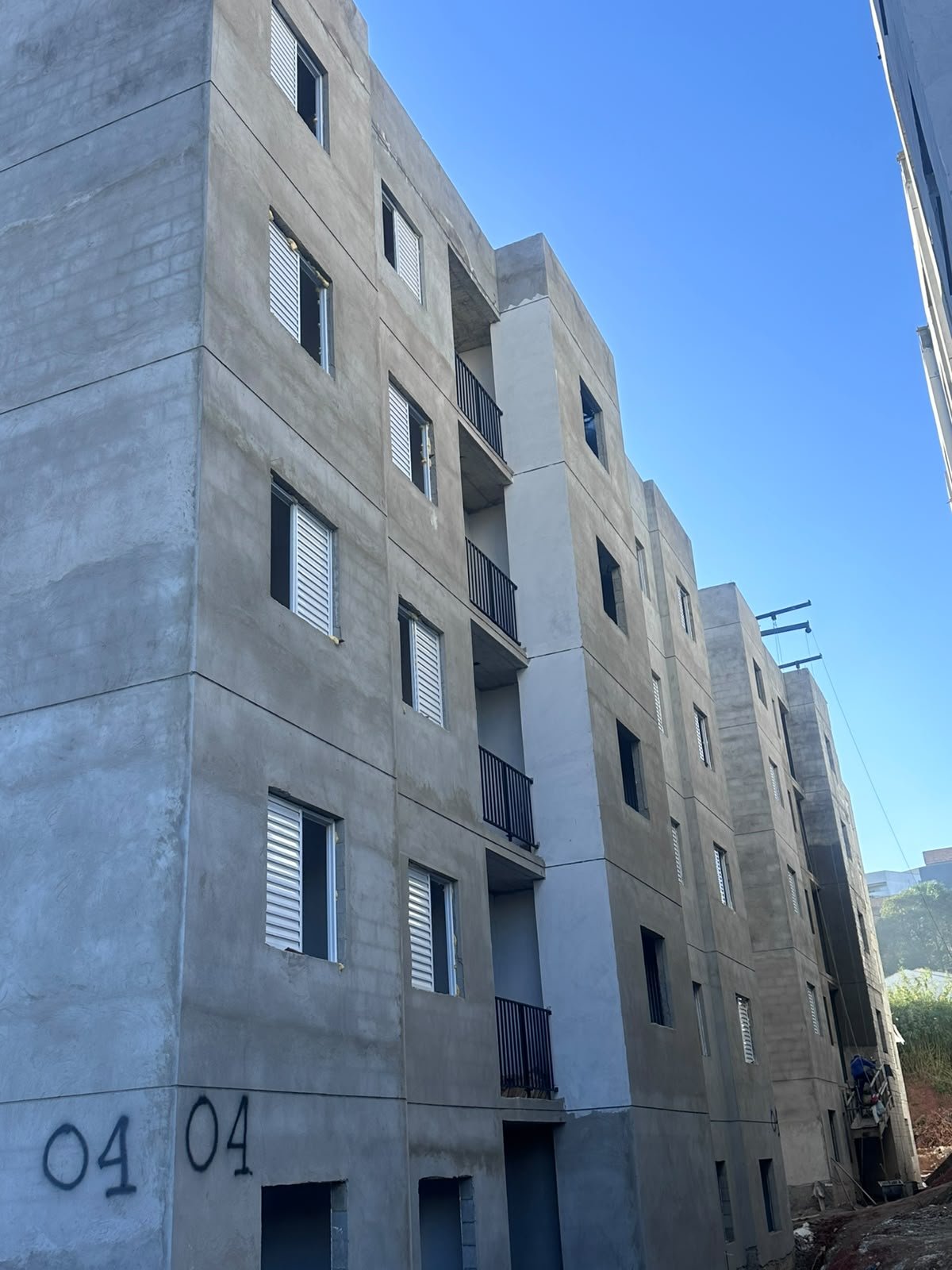 Obra MCMV Itapevi — instalação de esquadrias