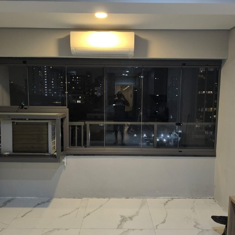 Envidraçamento de sacada — projeto residencial