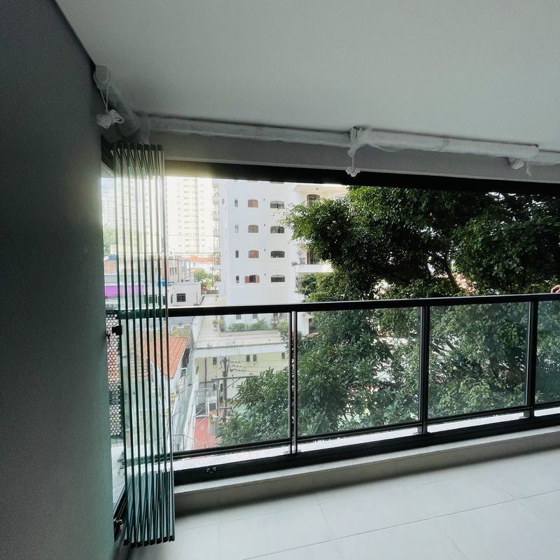 Envidraçamento de sacada — projeto residencial