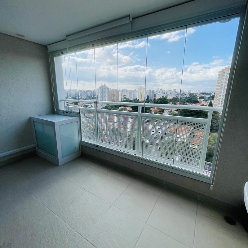 Envidraçamento de sacada — projeto residencial