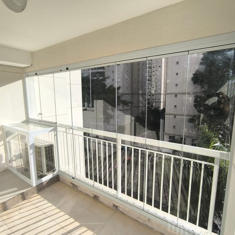 Envidraçamento de sacada — projeto residencial