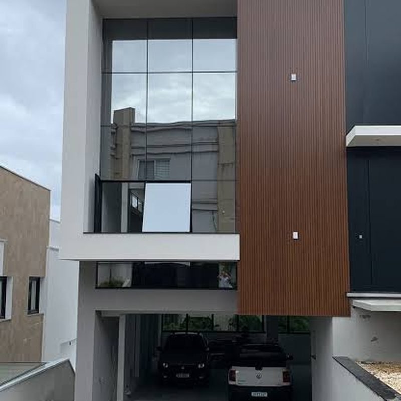 Fachada em pele de vidro — projeto comercial