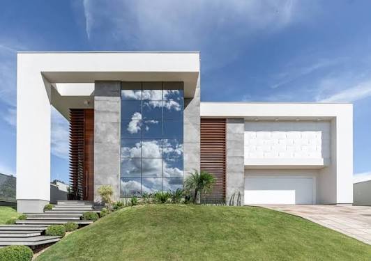 Fachada em pele de vidro — projeto residencial