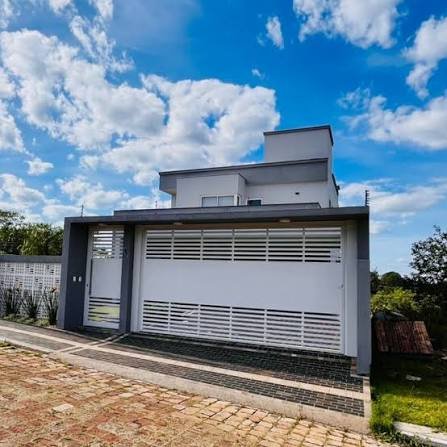 Portão de alumínio — projeto residencial