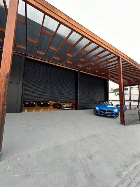 Portão de alumínio — projeto residencial