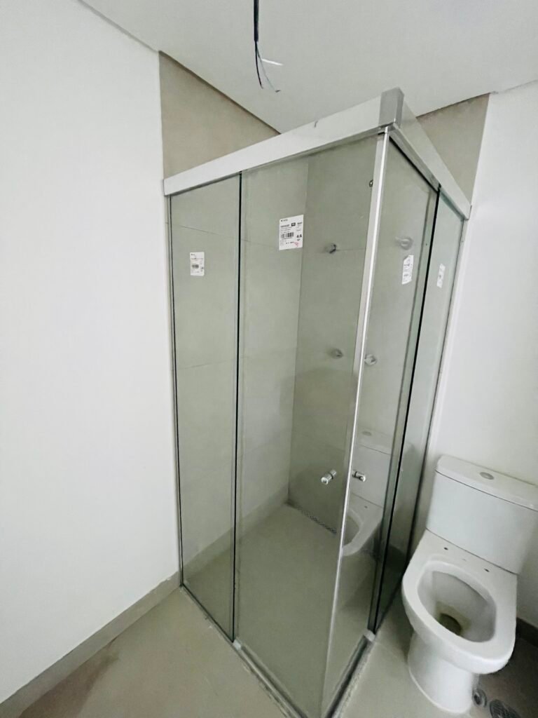 Instalação de vidro com acabamento